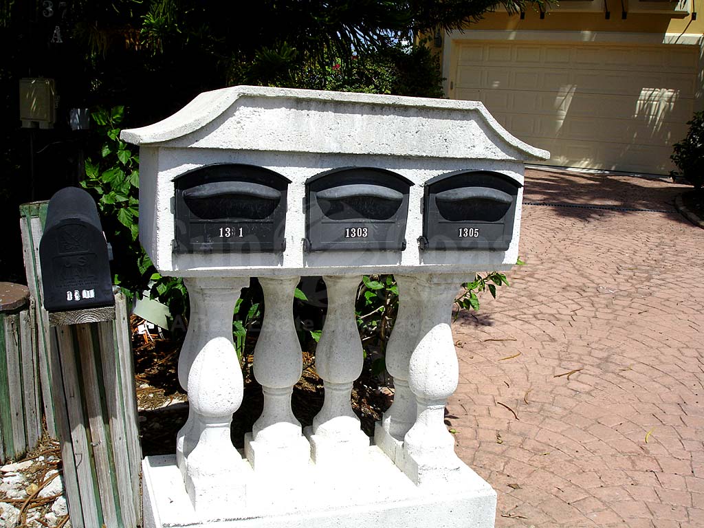 La Provence On The Bay Mailboxes